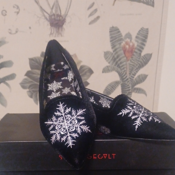Strange Cvlt Shoes - Strangecvlt Skull Snowflake Flats Sz 9